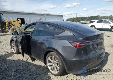 2024 Tesla Model Y из США, поврежденный, VIN 7SAYGAEE9RF015994